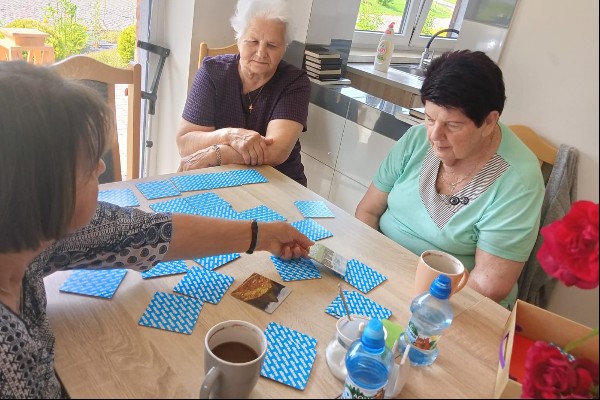 Rozgrywki w karty planszówki były okazją nie tylko do rywalizacji, ale też do rozmów i dużej ilości uśmiechu