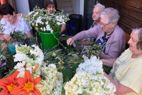 Lawenda i kłosy zielonego zboża to początek przygotowań do dożynek