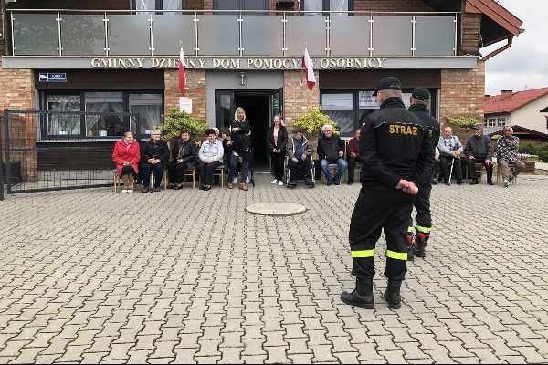 Odwiedziny strażaków z OSP Osobnica z okazji Dnia Strażaka 
