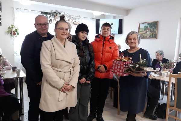 Życzenia świąteczne dla Seniorów od dzieci ze Szkoły Podstawowej Nr.2 w Osobnicy