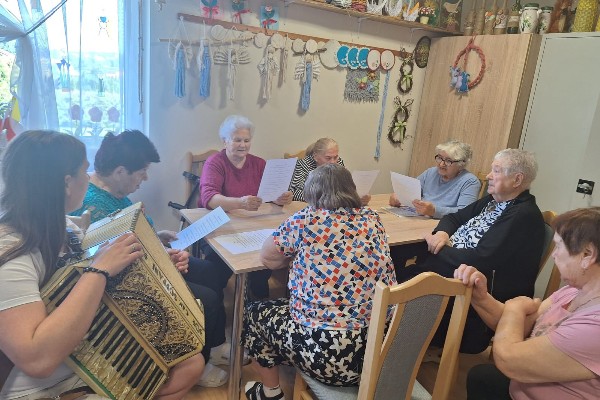 Ten dzień to czas poświęcony indywidualnie każdemu- terapia pracą, muzykoterapia, arteterapia, dla każdego coś miłego.